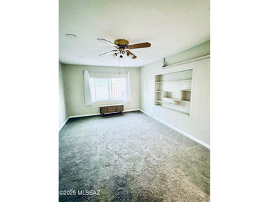 Beautiful 2 bedroom 2 bathroom townhome right on by golf course-