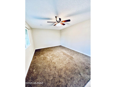 Beautiful 2 bedroom 2 bathroom townhome right on by golf course-