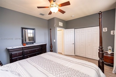 An amazing 2-story, 4 bedrooms and 3 bathrooms home located in - photo 31