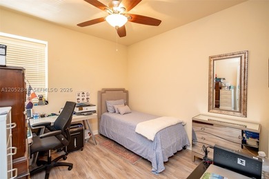 An amazing 2-story, 4 bedrooms and 3 bathrooms home located in - photo 44