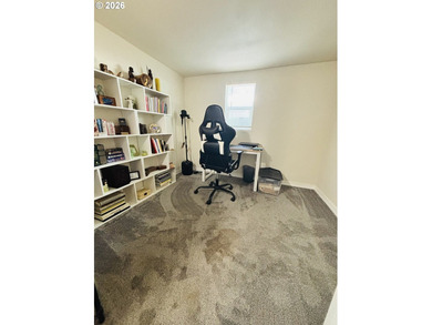 Beautifully remodeled, clean and move in ready! This charming 2 - photo 18