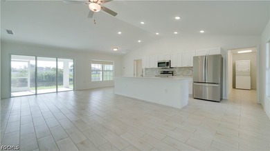 Incredible, like-new waterfront home situated on a freshwater - photo 2