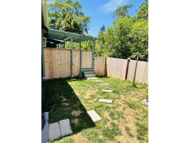 Beautifully remodeled, clean and move in ready! This charming 2 - photo 25