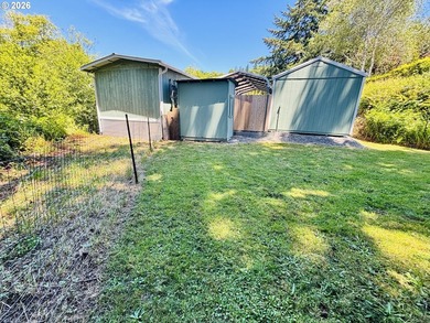Beautifully remodeled, clean and move in ready! This charming 2 - photo 35