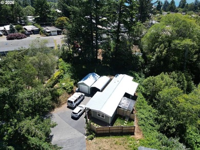 Beautifully remodeled, clean and move in ready! This charming 2 - photo 39