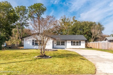 Beautiful charming with many tasteful updates 4 - 2 Block-Brick - photo 3