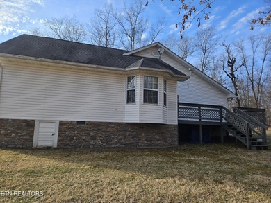 Well maintained home located in Lake Tansi is ready and waiting - photo 3
