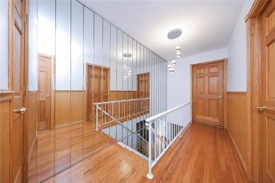 Beautifully maintained semi-detached corner single-family home - photo 15