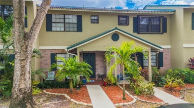 Lake Townhome/Townhouse For Sale in Plantation, Florida