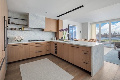 Welcome to Quay Tower, an exceptional waterfront residence in - photo 2