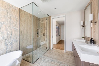 Welcome to Quay Tower, an exceptional waterfront residence in - photo 5