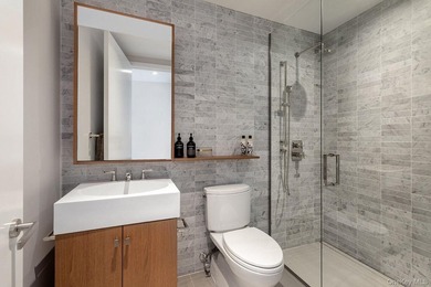 Welcome to Quay Tower, an exceptional waterfront residence in - photo 7