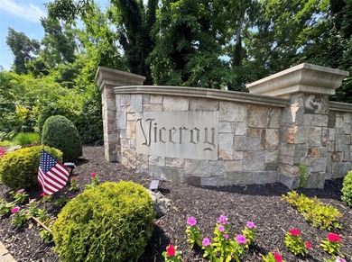 Welcome to this beautifully maintained and expanded split-level - photo 2
