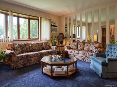 Welcome to this beautifully maintained and expanded split-level - photo 3