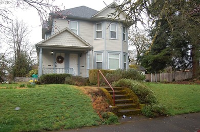 Historic Victorian on large lot zoned RM2. Tons of possibilities - photo 1