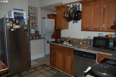Historic Victorian on large lot zoned RM2. Tons of possibilities - photo 10