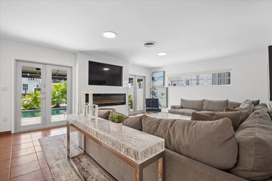Perfectly positioned in prestigious Las Olas Isles, this - photo 2
