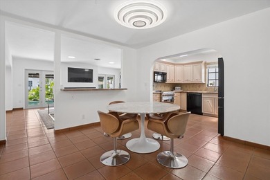 Perfectly positioned in prestigious Las Olas Isles, this - photo 4