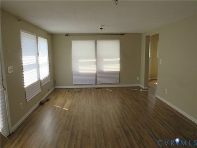 This 2-story, 3-4-bedroom 3 full bath house is a wonderful Handy - photo 9