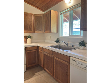 Paradise found in Hawaii!! Beautifully maintained home located - photo 4