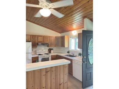 Paradise found in Hawaii!! Beautifully maintained home located - photo 5