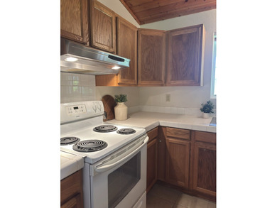 Paradise found in Hawaii!! Beautifully maintained home located - photo 6