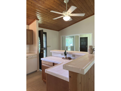 Paradise found in Hawaii!! Beautifully maintained home located - photo 9