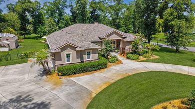 Why go on vacation when you can enjoy resort-style living every - photo 2