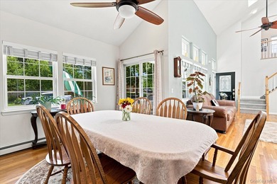 Impeccably maintained and better than new, this updated - photo 8