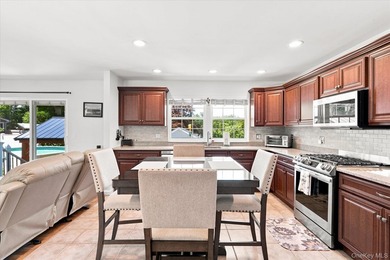 Impeccably maintained and better than new, this updated - photo 10