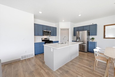 Better than New & So Clean! Move-In and Relax! This Beautiful - photo 11