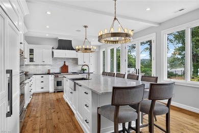 A gorgeous waterfront estate overlooking the 18th hole of the - photo 13