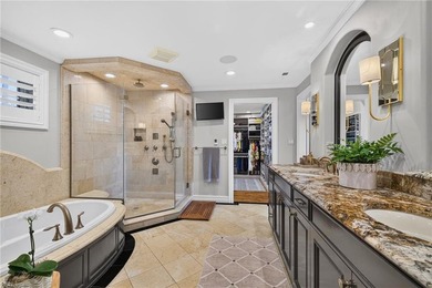 A gorgeous waterfront estate overlooking the 18th hole of the - photo 26