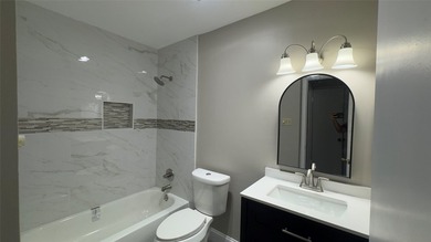Ideal location in Canyon Creek. The unit has been recently - photo 2