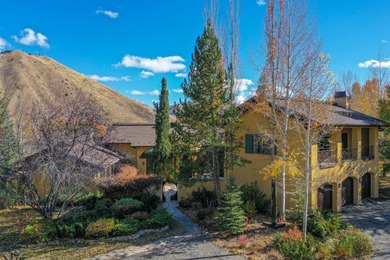 Discover the ''Inside/Outside Art Home,'' a one-of-a-kind custom - photo 53