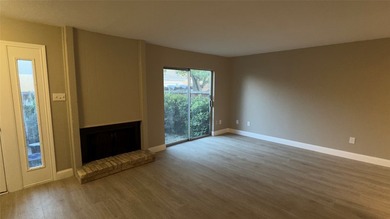 Ideal location in Canyon Creek. The unit has been recently - photo 4