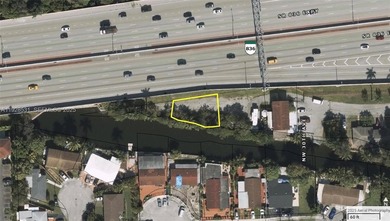 Outstanding 5,500 sq ft development parcel with duplex zoning - photo 1