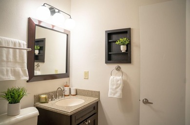 Welcome home to this beautifully refreshed, spacious condo in - photo 18