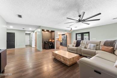 Completely renovated and move-in ready! This stunning 4-bedroom - photo 8