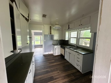 Cute little country house looking for people to make it into a - photo 6