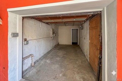 Well maintained 2 family home featuring a 2 bedroom apt with 1.5 - photo 4