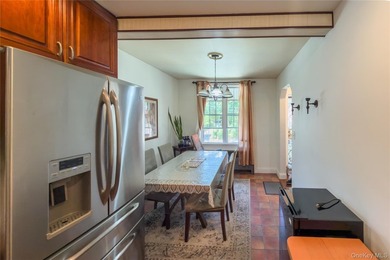 Well maintained 2 family home featuring a 2 bedroom apt with 1.5 - photo 10