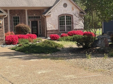 Elegant golf-course living awaits in this stunning - photo 3