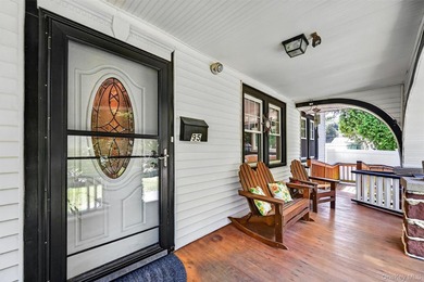 A rare waterfront gem! This beautifully reimagined 4-bedroom, 2 - photo 3