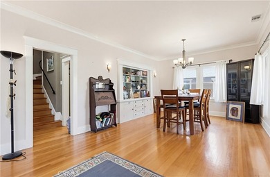 Built in 1914, this classic Craftsman presents an exceptional - photo 14