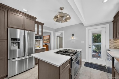 A rare waterfront gem! This beautifully reimagined 4-bedroom, 2 - photo 5