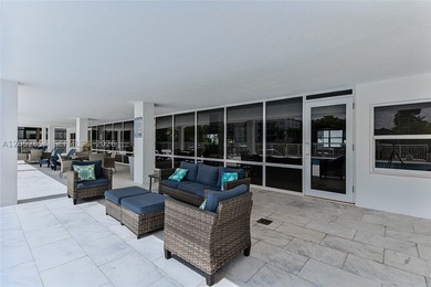 HIGH-FLOOR WATERFRONT RESIDENCE with water and downtown skyline - photo 34
