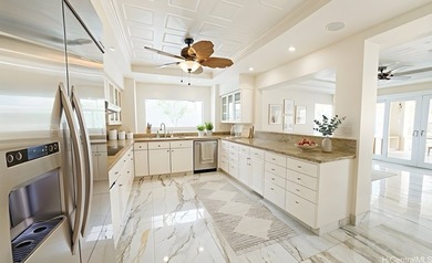 MOTIVATED SELLER! PRICE REDUCED!! Tucked behind a private gate - photo 7