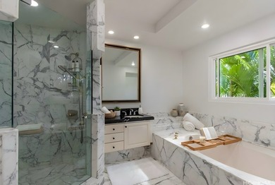MOTIVATED SELLER! PRICE REDUCED!! Tucked behind a private gate - photo 10
