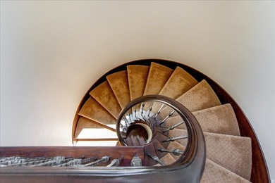 Tucked away on a private, tree-lined lane in Holladay, this - photo 48
